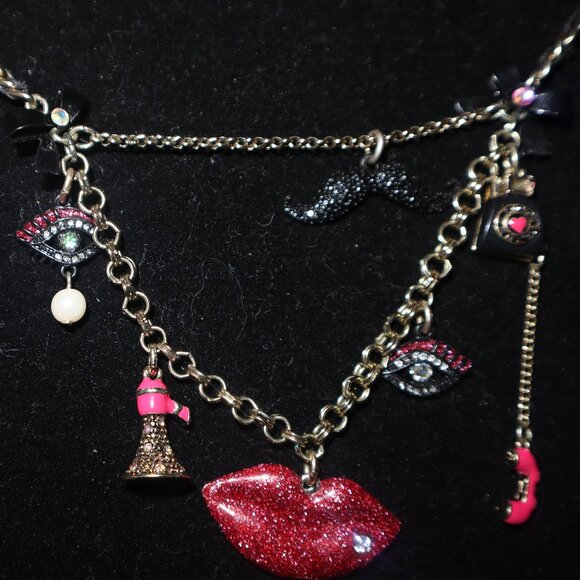 RARE Betsey Johnson Valentines Day Lips Kiss Me Charm necklace love gold tone - Picture 2 of 9